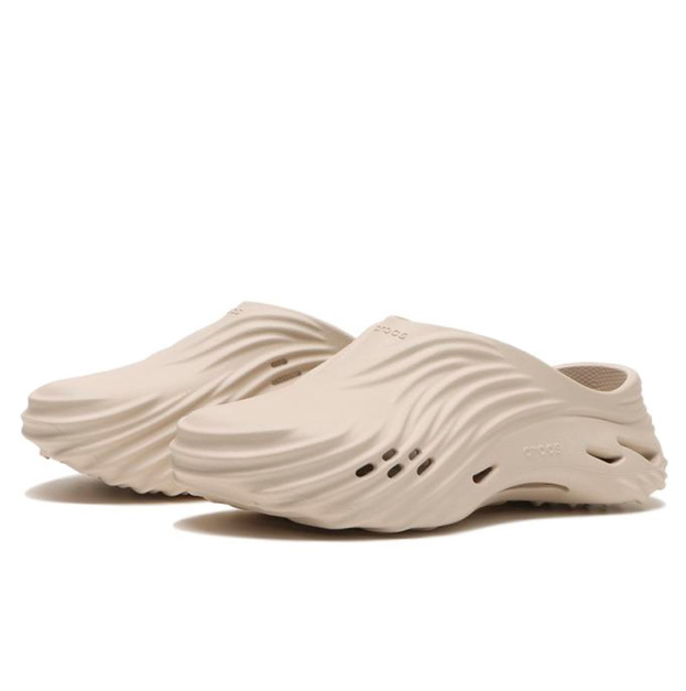 Crocs Echo Wave Clog Almond