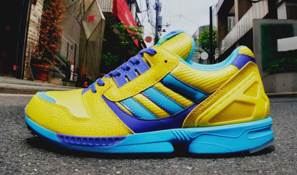 Японский ритейлер atmos выпустил новую версию культовых кроссовок adidas ZX 8000 в рамках своей серии G-SNK — это уже десятый релиз в линейке.