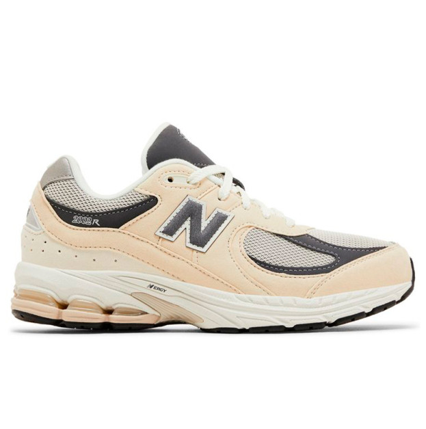New Balance 2002R Sandstone Magnet GC2002FA
