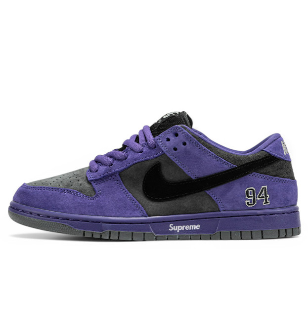 Nike SB Dunk Low  x Supreme Purple